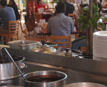 Barra y Cocina del Restaurante Charo de las Ranas